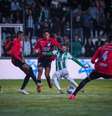  Foto: Fernando Alves/Juventude - Legenda: Erick Farias acertou um lindo chute e abriu o placar para o Juventude / Jogada10