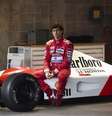 Gabriel Leone intepreta Ayrton Senna na minissérie da Netflix (Divulgação/Netflix)  Foto: Canaltech
