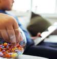 Escolhas alimentares e sedentarismo são dois dos fatores por trás do sobrepeso entre os mais jovens  Foto: Getty Images / BBC News Brasil