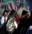 Muitas jovens iranianas têm saído às ruas sem o hijab, desafiando a repressão do regime  Foto: DW / Deutsche Welle