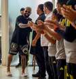 Gabigol foi recebido com aplausos ao voltar ao CT do Flamengo  Foto: Reprodução/X @Flamengo