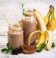 Vitamina de banana com cacau  Foto: pilipphoto | Shutterstock / Portal EdiCase