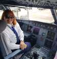 Kéli Tomé é comandante de voo na Latam  Foto: Arquivo Pessoal