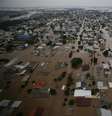 Vista aérea de Canoas neste sábado, 4, no Rio Grande do Sul  Foto: Reprodução/REUTERS/Renan Mattos