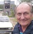 Adolfo Fröhlich, 72 anos, e seu Fiat 147  Foto: Reprodução/Instagram/@147pelaamericadosul / Estadão