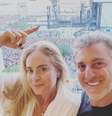 Angélica e Luciano mostram vista da janela do quarto em que estão hospedados  Foto: Reprodução/Instagram 