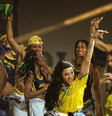 Nem álbum, nem selfie: o presente que Madonna deu para os jovens que tocaram no show de Copacabana.  Foto: AGNews / Purepeople
