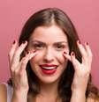 Região dos olhos é a área mais afetada pelo envelhecimento precoce  Foto: Tinatin | Shutterstock / Portal EdiCase
