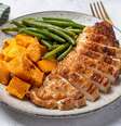 Frango assado com batata-doce laranja  Foto: Elena Shashkina | Shutterstock / Portal EdiCase