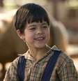 Ator mirim que estrelou 'O Menino da Porteira' já tem 23 anos atualmente.  Foto: Reprodução, Columbia Pictures / Purepeople