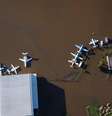 Imagem aérea do aeroporto Salgado Filho na segunda-feira (6/5)  Foto: Isaac Fontana/EPA-EFE/REX/Shutterstock / BBC News Brasil