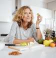 A alimentação pode ajudar a aumentar a libido na menopausa  Foto: PeopleImages.com - Yuri A | Shutterstock / Portal EdiCase