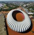Vista aérea do Estádio Beira-Rio, em Porto Alegre (RS), tomado pelas águas após o transbordamento do Lago Guaíba  Foto: Max Peixoto/Estadão Conteúdo