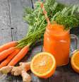 Suco de laranja com cenoura e gengibre  Foto: VladimirVk | Shutterstock / Portal EdiCase