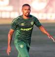  Foto: MARCELO GONÇALVES / FLUMINENSE F.C. - Legenda: Douglas Costa (ao fundo) vê evolução na equipe do Fluminense / Jogada10