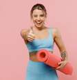 Esportes que incluem alongamentos ou movimentos dinâmicos, como ginástica, pilates e yoga, ajudam na flexibilidade  Foto: ViDI Studio | Shutterstock / Portal EdiCase