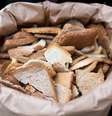 Uma antiga receita de cerveja da Mesopotâmia, feita com restos de pão, ressurgiu milênios depois da sua criação para reduzir a pegada de carbono da bebida  Foto: Tom Moggach / BBC News Brasil