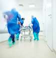 Equipe medica em emergência hospitalar para salvar vidas.  Foto: Foto: Istock