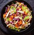Salada colorida com frango  Foto: from my point of view | Shutterstock / Portal EdiCase