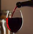 Uma garrafa de 'vinho bom' seria enviada para quem identificasse a oferta em uma cláusula da política de privacidade do site da Tax Policy Associates  Foto: Getty Images / BBC News Brasil