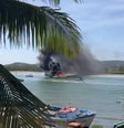 Embarcação pegou fogo nesta sexta-feira, 10.  Foto: Reprodução/Redes Sociais