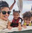 Nanda Costa com sua esposa, Lah Lahn, e suas duas filhas  Foto: Reprodução/Instagram/@nandacosta / Reprodução/Instagram/@nandacosta