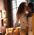 Maternidade LGBTQIA+ está em diversas produções, como a série de terror "Yellojackets"  Foto: Divulgação/Showtime