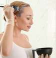 Saiba como retirar manchas de tinta do cabelo  Foto: Shutterstock / Alto Astral