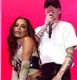 Anitta está namorando? Fãs cogitam possível romance de carioca com Peso Pluma, seu parceiro em 'Bellakeo'.  Foto: Getty Images / Purepeople