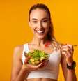 A ordem de ingestão dos alimentos pode impactar a forma como o corpo absorve os nutrientes  Foto: Prostock-studio | Shutterstock / Portal EdiCase