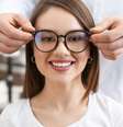 O uso de óculos deve ser indicado por um médico  Foto: Pixel-Shot | Shutterstock / Portal EdiCase