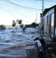 Vista da inundação causada pela elevação do nível do Lago Guaíba na Vila dos Sargentos, no bairro Serraria, na zona sul de Porto Alegre.  Foto: MARCELO OLIVEIRA/THENEWS2/ESTADÃO CONTEÚDO