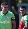  Foto: Cesar Greco/Palmeiras - Legenda: Bruno Rodrigues e Dudu em ação no treino da última segunda-feira / Jogada10