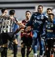  Foto: Divulgação/Santos - Legenda: Giuliano comemora segundo gol do Santos na partida contra a Ponte Preta / Jogada10
