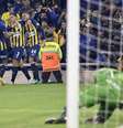  Foto: Marcelo Manera/AFP via Getty Images - Legenda: Rosario vai definir vaga na próxima fase contra o Peñarol, no Uruguai / Jogada10