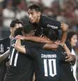 Time do Botafogo comemorando o gol de Jeffinho.   Foto: Vitor Silva/Botafogo / Esporte News Mundo