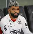 Gabigol no banco de reservas na partida contra o Grêmio (Photo by Pedro H. Tesch/Getty Images)  Foto: Esporte News Mundo