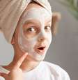 Skincare infantil traz riscos à saúde da pele das crianças  Foto: Shutterstock / Alto Astral