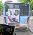 O anúncio com Pelé está na traseira de vários ônibus da capital francesa  Foto: Reprodução