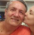 A cientista Marcella Cardoso (à direita) resolveu investigar o coronavírus após a morte do pai, Luiz Carlos (à esquerda)  Foto: Arquivo pessoal / BBC News Brasil