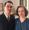 Liberty Avery e Greg Kirby dizem que seu amor pelos anos 40 cresceu ao longo de seu relacionamento  Foto: Zoe Dennis/BBC / BBC News Brasil