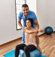 Praticar exercícios físicos é importante para a saúde da coluna  Foto: Krakenimages.com | Shutterstock / Portal EdiCase