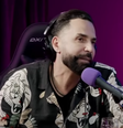 O cantor Latino, de 51 anos, durante participação no podcast Papagaio Falante  Foto: Reprodução/Redes Sociais 