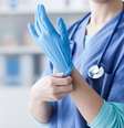 Médico de luvas  Foto: demaerre/iStock