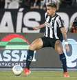  Foto: Vítor Silva/Botafogo  - Legenda: Tiquinho em campo pelo Botafogo / Jogada10