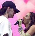 ‘Nos amamos muito’, diz Anitta sobre boatos de namoro com cantor mexicano  Foto: Reprodução/Getty Images