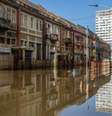 Algumas áreas do Centro Histórico de Porto Alegre permanecem alagadas nesta terça-feira (21), mesmo após 20 dias das águas do Guaíba invadirem a cidade.  Foto: EVANDRO LEAL/ENQUADRAR/ESTADÃO CONTEÚDO