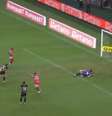  Foto: Reprodução de TV - Legenda: Gegê (fora da imagem) chuta e faz o gol do CRB no duelo com o Ceará / Jogada10