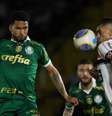  Foto: Cesar Greco/Palmeiras - Legenda: Murilo tenta evitar um ataque do Botafogo de Ribeirão preto. Com o 0 a 0, Palmeiras avança às oitavas / Jogada10