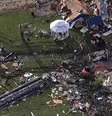 Destroços espalhados por uma propriedade no dia posterior a uma série de tornados no Texas, EUA   Foto: Reprodução/Reuters